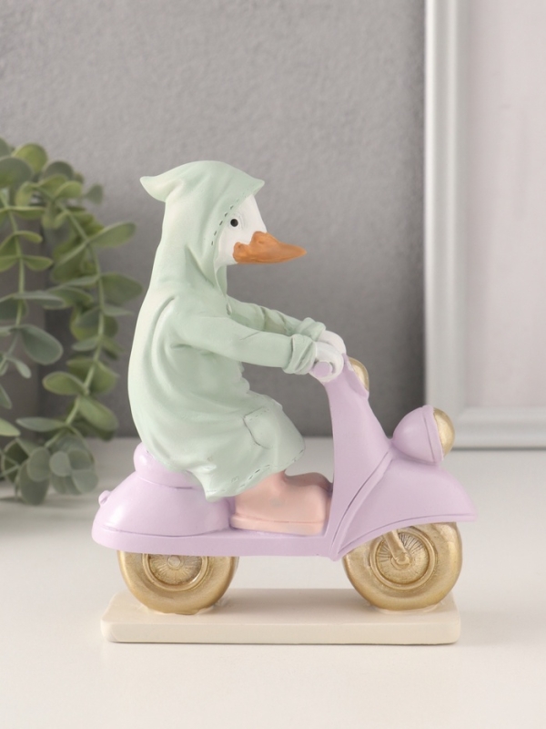 Сувенир полистоун Сувенир полистоун "Утка в зелёном дождевике на мопеде" 13х5,5х16 см