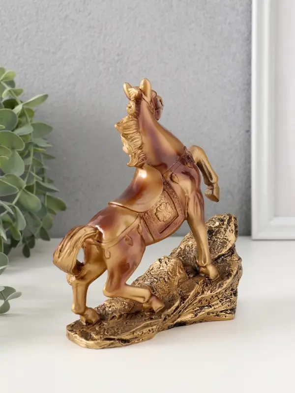 Сувенир полистоун Сувенир полистоун "Рыцарский конь на скале" под бронзу 15,5х6х16 см