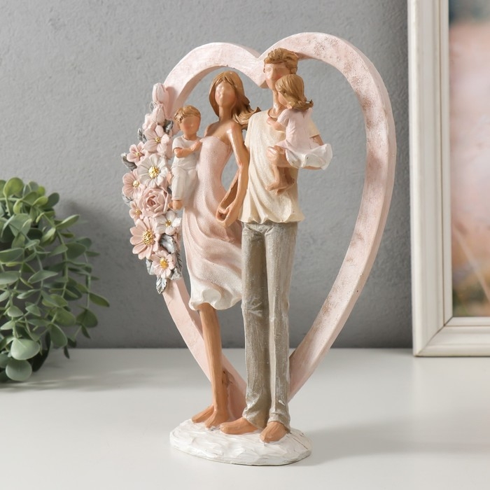Сувенир полистоун  Сувенир полистоун "Семья у сердца с цветами" 22х7х26,5 см