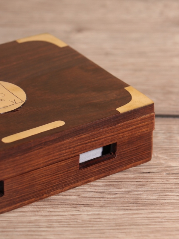 Шкатулка для хранения игральных карт 15.5х12,5 см, дерево шишам, латунь Шкатулка для хранения игральных карт 15.5х12,5 см, дерево шишам, латунь