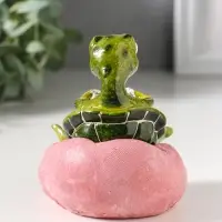 Сувенир полистоун лак "Черепашонок в кресле-мешке, читает книгу" 5,5х8,2х9,5 см