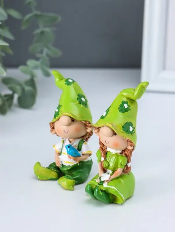 Сувенир полистоун "Малыши в длинных колпаках" зелёный набор 2 шт 3,7х4х8,5 см