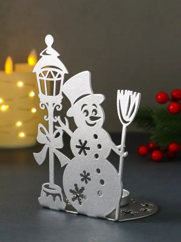 Подсвечник новогодний  Подсвечник новогодний "Снеговик" серебряный 7,5х10,7х15 см