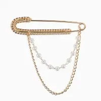 Булавка &laquo;Шик&raquo; в стразах, цепочка, жемчуг, L=7.5 см, цвет белый в золоте