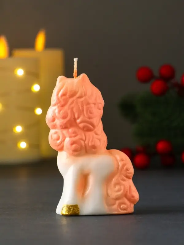 Свеча новогодняя "Влюблённая лошадка" розовый 5,3х3,3х8,2 см