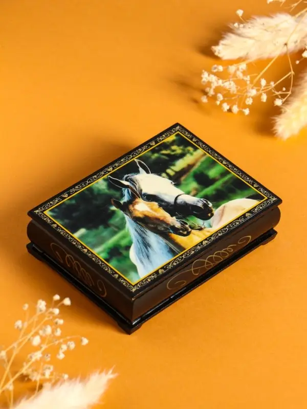 Шкатулка «Лошадь с жеребёнком», 10×14 см, лаковая миниатюра