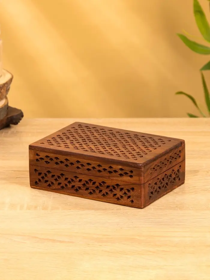 Шкатулка резная "Холи" 18х13х6 см, дерево шишам Шкатулка резная "Холи" 18х13х6 см, дерево шишам