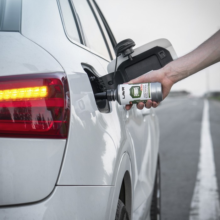 Очиститель топливной системы бензиновых двигателей LAVR, на 40-60 л, 310 мл, Ln2123 Очиститель топливной системы бензиновых двигателей LAVR, на 40-60 л, 310 мл, Ln2123