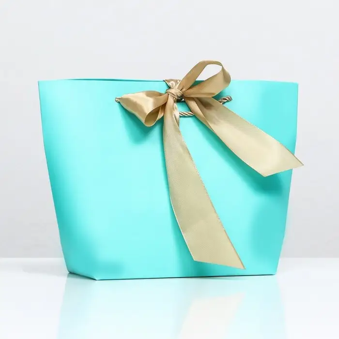 Пакет подарочный с лентой 19×20×9 см «Бирюзовый» Пакет подарочный с лентой 19×20×9 см «Бирюзовый»