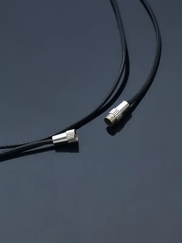 Шнурок нейлон 60 см, цвет чёрный, винтовой замок серебро Шнурок нейлон 60 см, цвет чёрный, винтовой замок серебро