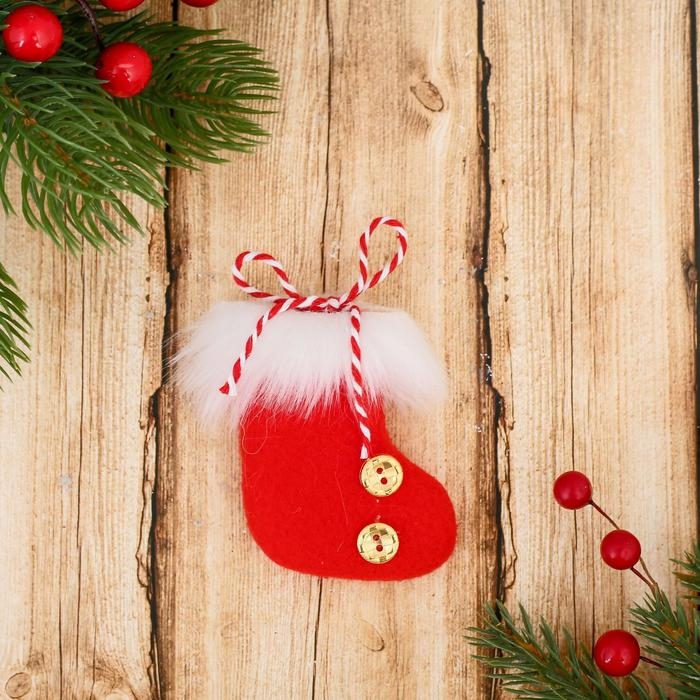 Мягкая подвеска Мягкая подвеска "Сапожок пушистый с пуговками" 7х6 см, бело- красный