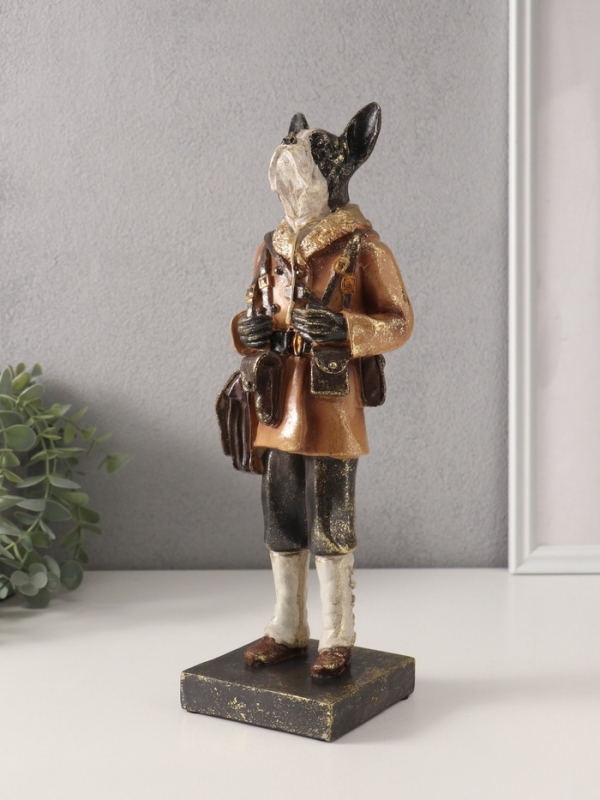 Сувенир полистоун "Бульдог-охотник в тулупе" 8х9,5х31,5 см