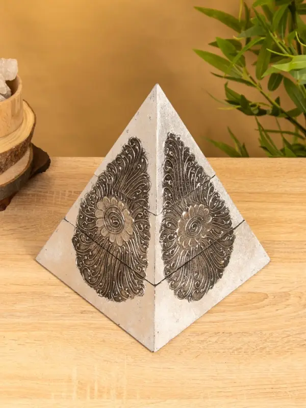 Шкатулка  Шкатулка "Пиамидка" 21х21х31 см, МДФ, цв. серебро