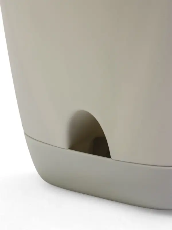 Кашпо с прикорневым поливом 2 л D-14,5см, H-15см серый Кашпо с прикорневым поливом 2 л D-14,5см, H-15см серый "Гранд"