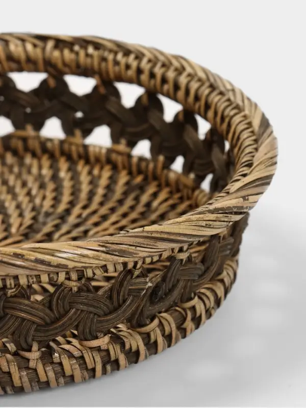 Корзинка плетёная из ротанга, 22&times;22&times;6 см