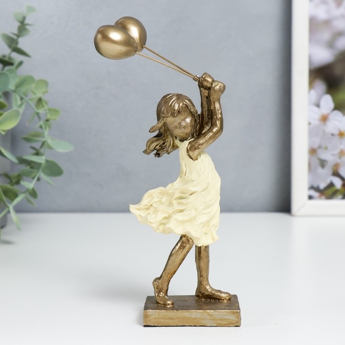 Сувенир полистоун  Сувенир полистоун "Малышка с воздушными шариками, жёлтое платье" 17х5х9 см