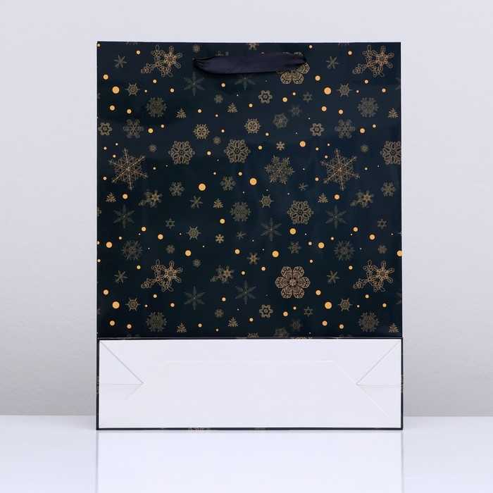 Новый год. Пакет ламинированный вертикальный Новый год. Пакет ламинированный вертикальный "Снежинки",33 х 42 х 10 см.