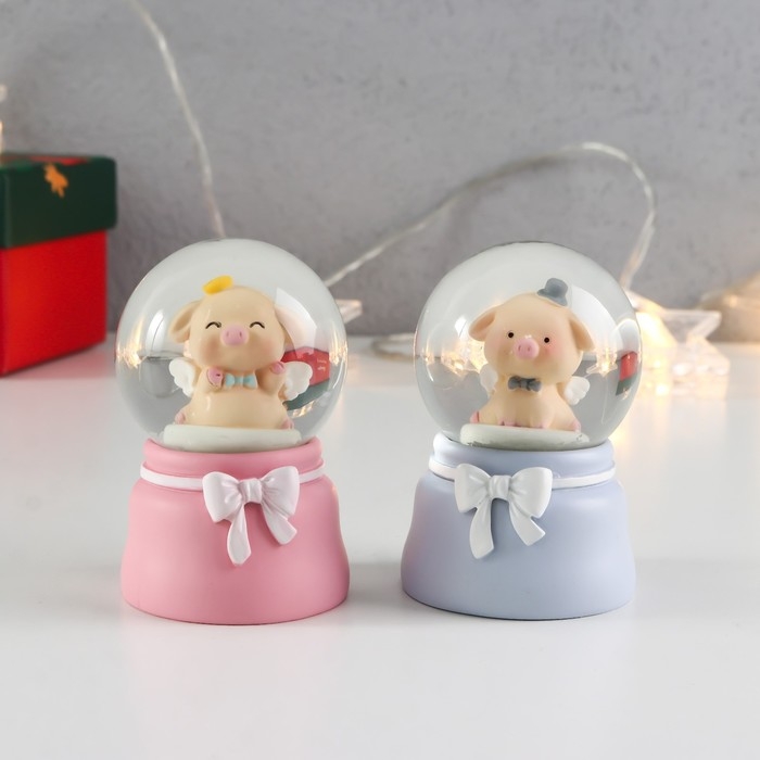 Сувенир полистоун водяной шар свет Сувенир полистоун водяной шар свет "Хрюша с крылышками" МИКС d=4,5 см 7х4,5х4,5 см