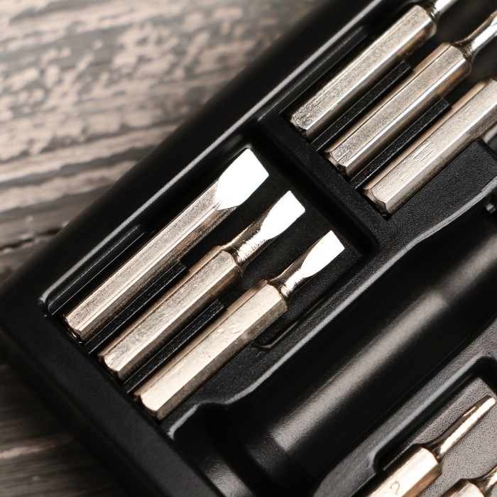 Набор отверток в фляге «Набор мастера», универсальный, 18 предметов Набор отверток в фляге «Набор мастера», универсальный, 18 предметов