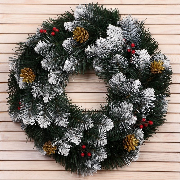 Новогодний венок  Новогодний венок "Интерьерный белоснежный"шишка золото + ягода 50 см