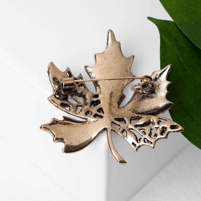 Брошь «Лист кленовый» стеклянный, цвет коричневый в чернёном золоте Брошь «Лист кленовый» стеклянный, цвет коричневый в чернёном золоте