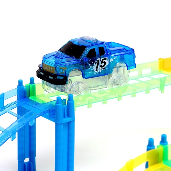 Автотрек Flash Track, с 2 машинками, 638 см, работает от батареек Автотрек Flash Track, с 2 машинками, 638 см, работает от батареек