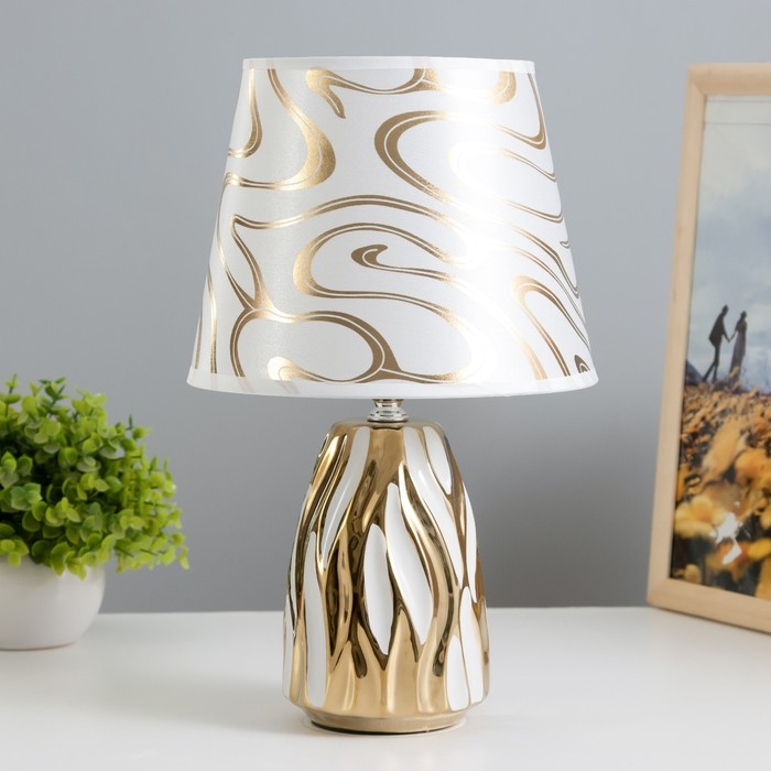 Настольная лампа Настольная лампа "Риана" Е14 40Вт золото белый 20х20х33см RISALUX
