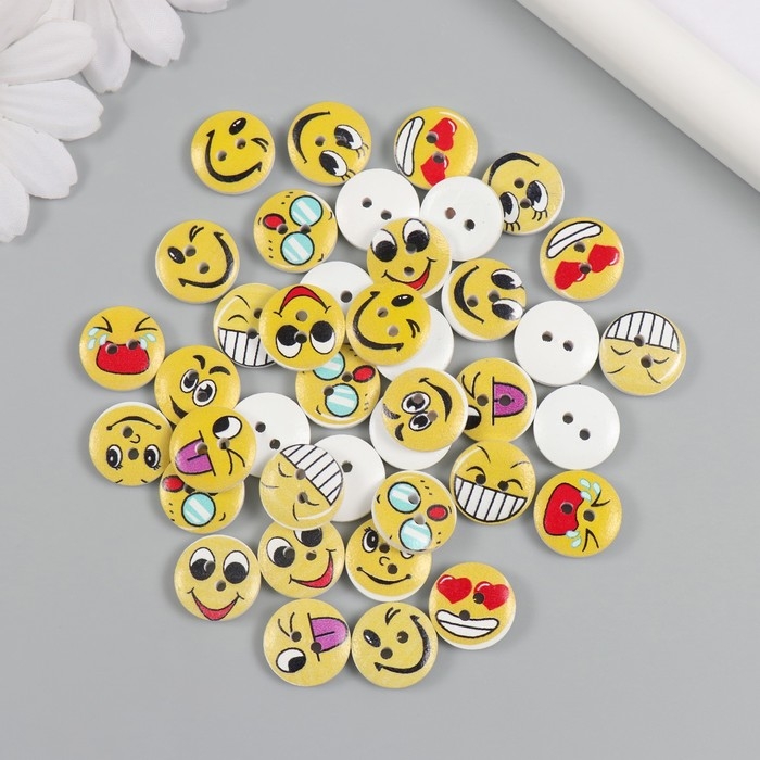 Пуговицы дерево для творчества 2 прокола Пуговицы дерево для творчества 2 прокола "Смайлики" набор 40 шт 1,5х1,5х0,4 см