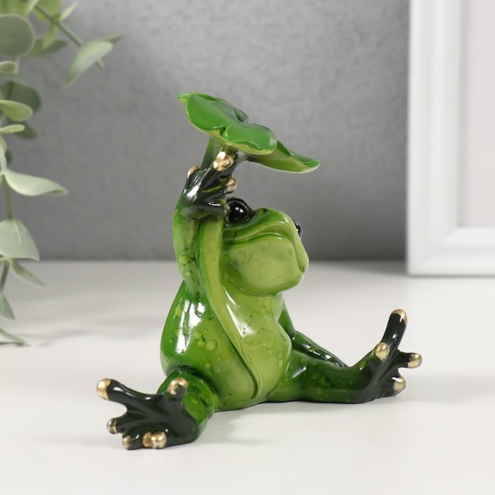 Сувенир полистоун лак Сувенир полистоун лак "Лягушонок сидит под листиком" 8,8х5,5х8,5 см