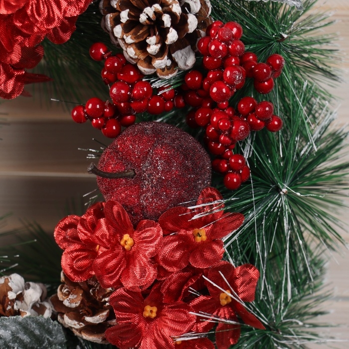 Венок новогодний d-30 см  Венок новогодний d-30 см "Лесной фестиваль" мелкие цветы листья