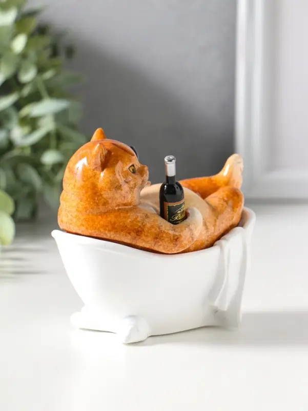 Сувенир полистоун лак "Пухлый кот лежит в ванне с бокалом" 11,5х7,7х10,5 см