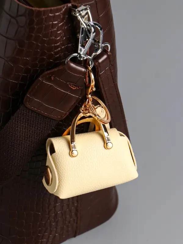 Брелок кожзам с карабином, с кистью Брелок кожзам с карабином, с кистью "Саквояж" сливочный 7,5х4х7 см