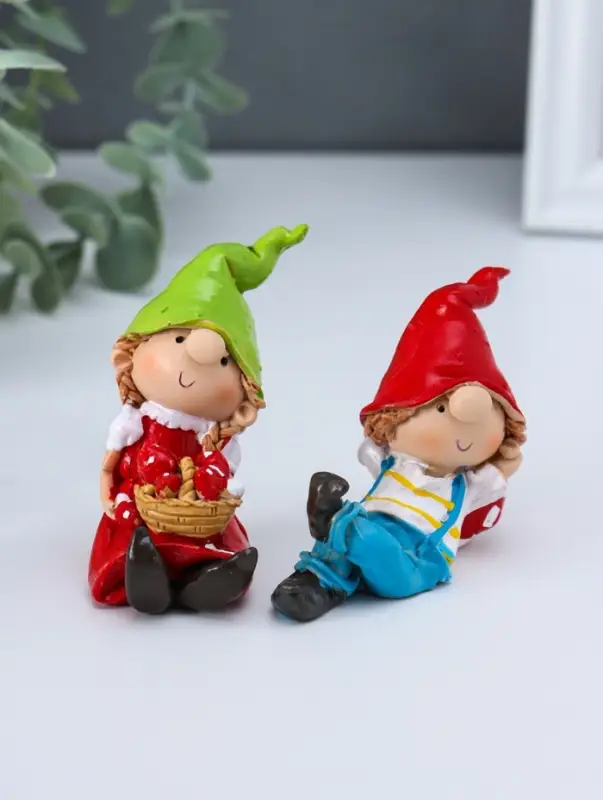 Сувенир полистоун "Малыши в длинных колпаках" красный набор 2 шт 3,3х6х6,7 см