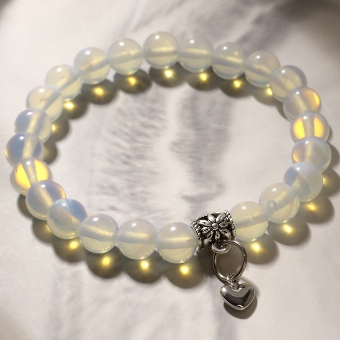 Браслет шар №8 с подвеской сердце «Лунный камень», 18 размер Браслет шар №8 с подвеской сердце «Лунный камень», 18 размер
