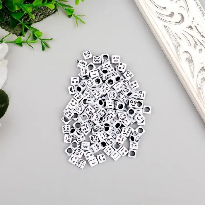 Бусины для творчества пластик  Бусины для творчества пластик "Смайлики на кубике" белые набор 20 гр 0,6х0,6 см