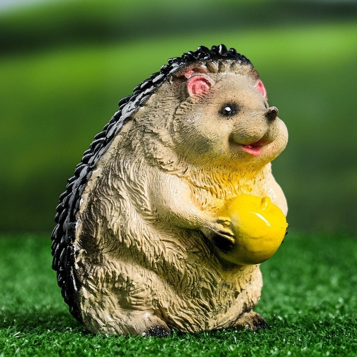 Садовая фигура "Ёжик с яблоком" 15см