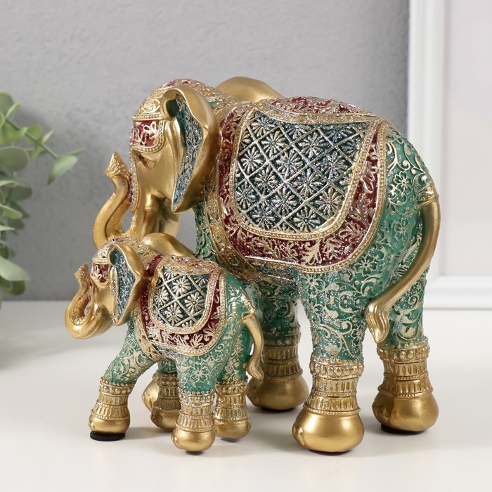 Сувенир полистоун Сувенир полистоун "Слон со слонёнком, ромашки на попоне" красно-голубой, блёстки 17х10х15 см 10325