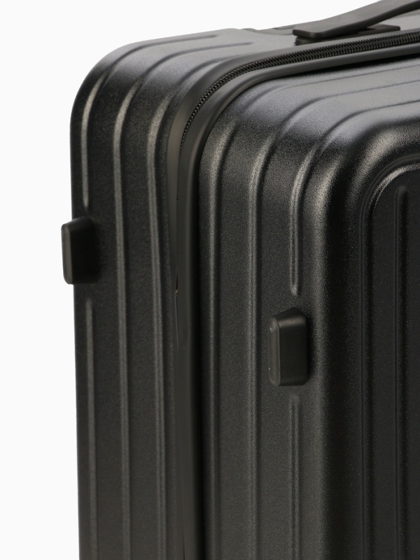 Чемодан 24 Чемодан 24", PС, 42*27*66, отд на молнии, код замок, 4 колеса, черный