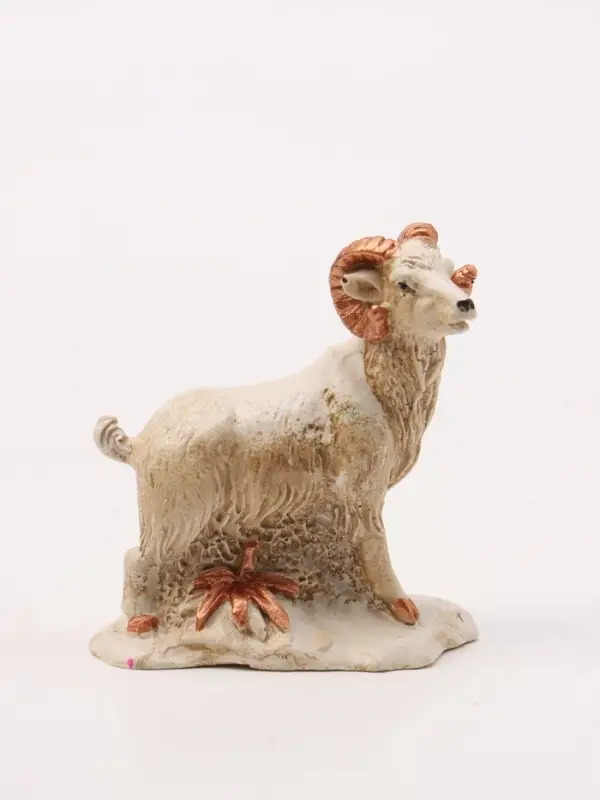 Фигурка декоративная &laquo;Коза на лужайке&raquo;, 8&times;7&times;4 см, слоновая кость