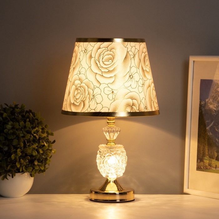 Лампа настольная Лампа настольная "Латынь" 1х40Вт Е27+подсветка LED 5Вт золото 21х21х35,5см