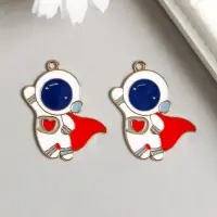 Металлический элемент, декоративная подвеска &laquo;Арт Узор. Космонавт в красном плаще&raquo;, золото, 3.1&times;2.5 см