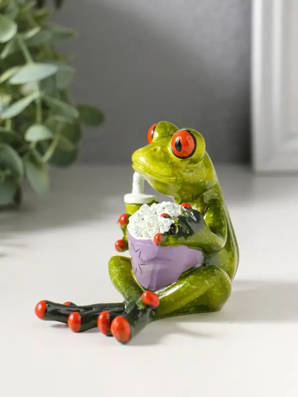 Фигурка полистоун лак &laquo;Лягушонок с попкорном и лимонадом&raquo;, 8.5&times;11&times;8 см