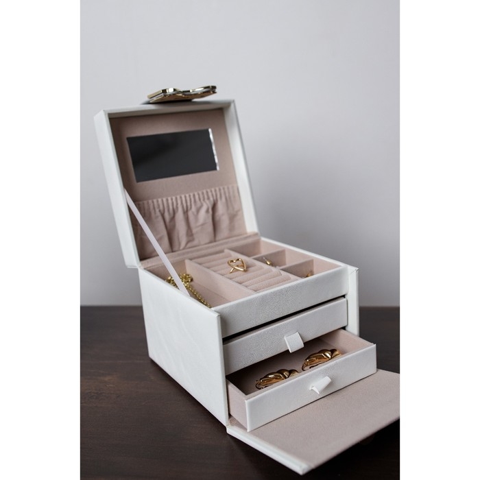 Шкатулка кожзам для украшений  Шкатулка кожзам для украшений "Золотой бантик" серо-белая 15х15х12,7 см