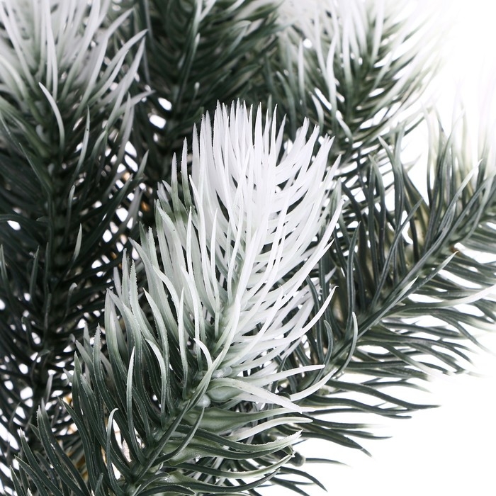 Декор &laquo;Ветвь заснеженной ели&raquo;