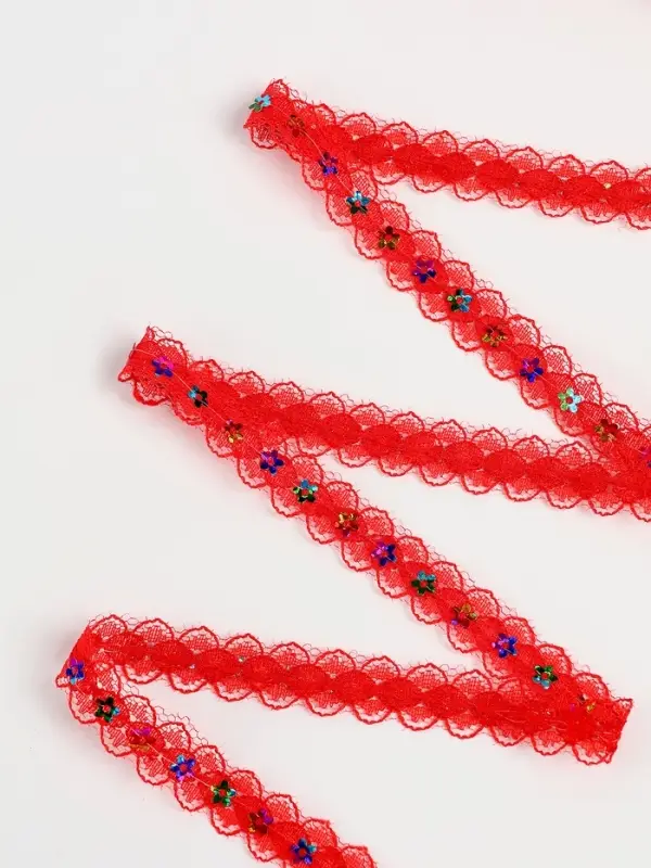 Тесьма гипюровая красная с пайетками 1,3 см, в упаковке 25 метров Тесьма гипюровая красная с пайетками 1,3 см, в упаковке 25 метров