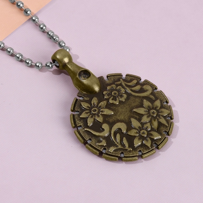 Резак для ниток, с цепочкой на руку, 3 × 4.5 см, цвет бронзовый Резак для ниток, с цепочкой на руку, 3 × 4.5 см, цвет бронзовый