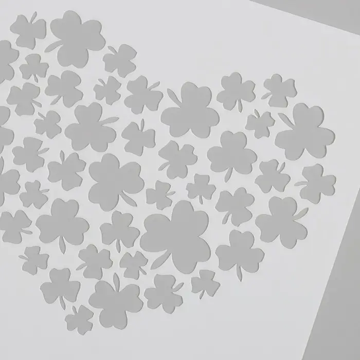 Трафарет пластик "Сердце из клевера" 15х15 см