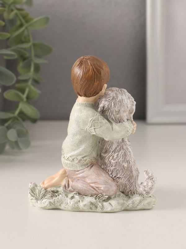 Сувенир полистоун  Сувенир полистоун "Мальчишка с собакой - объятия" 9х6х10 см