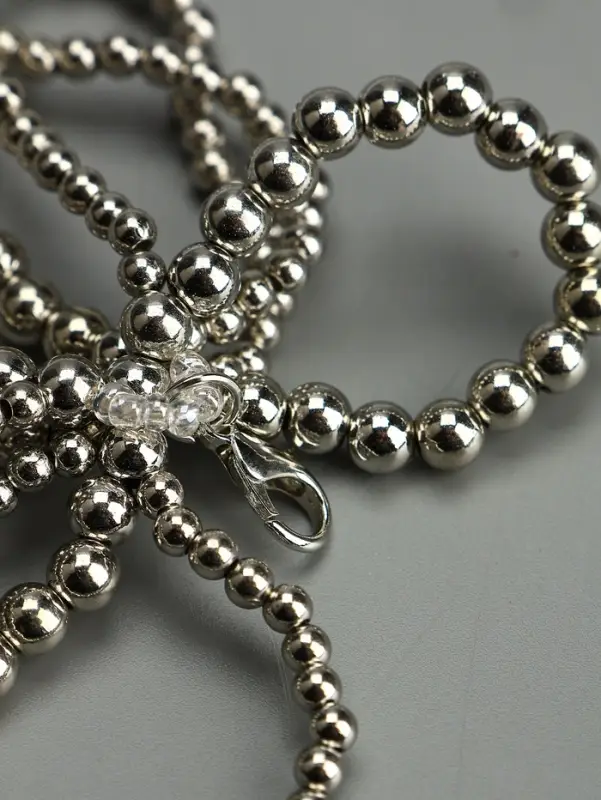 Брелок для ключей на карабине &laquo;Двойной бант&raquo;, под серебро, на сумку, рюкзак, бусины d=0.4 и 0.5 см, 11.5&times;9.5&times;1 см