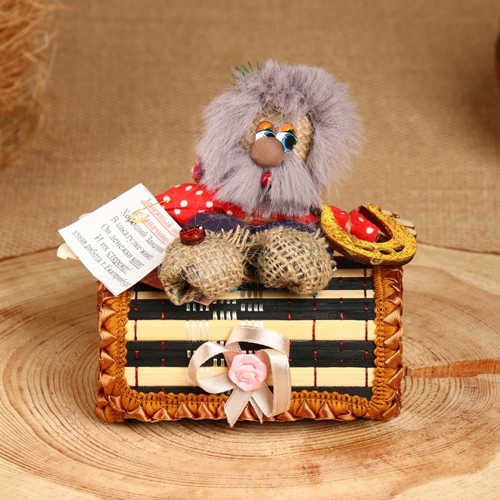 Оберег - шкатулка «Домовой», на сундучке, 10х15х14 см, микс Оберег - шкатулка «Домовой», на сундучке, 10х15х14 см, микс